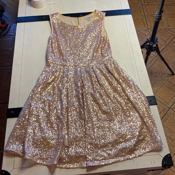 ISSI Gold Sequin Dress Size Medium. - Picture 1 of 6